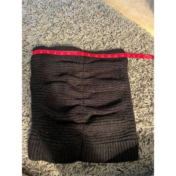 Lululemon Movement Neckwarmer
Heathered Black   - Picture 12 of 12